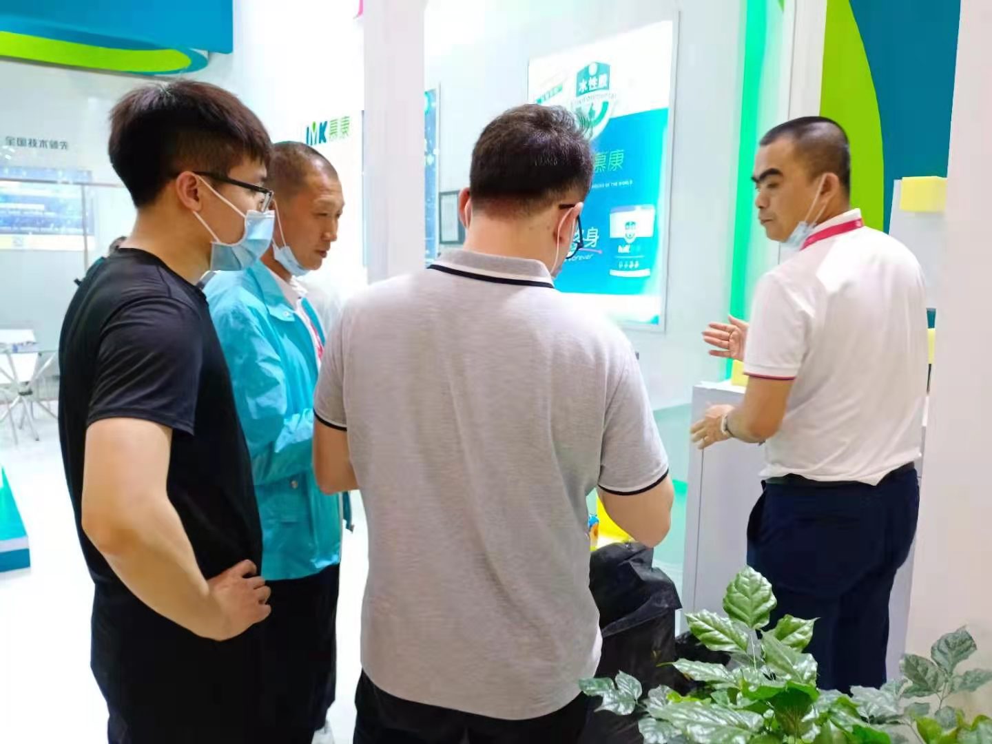 广东化校专家教授亲临
